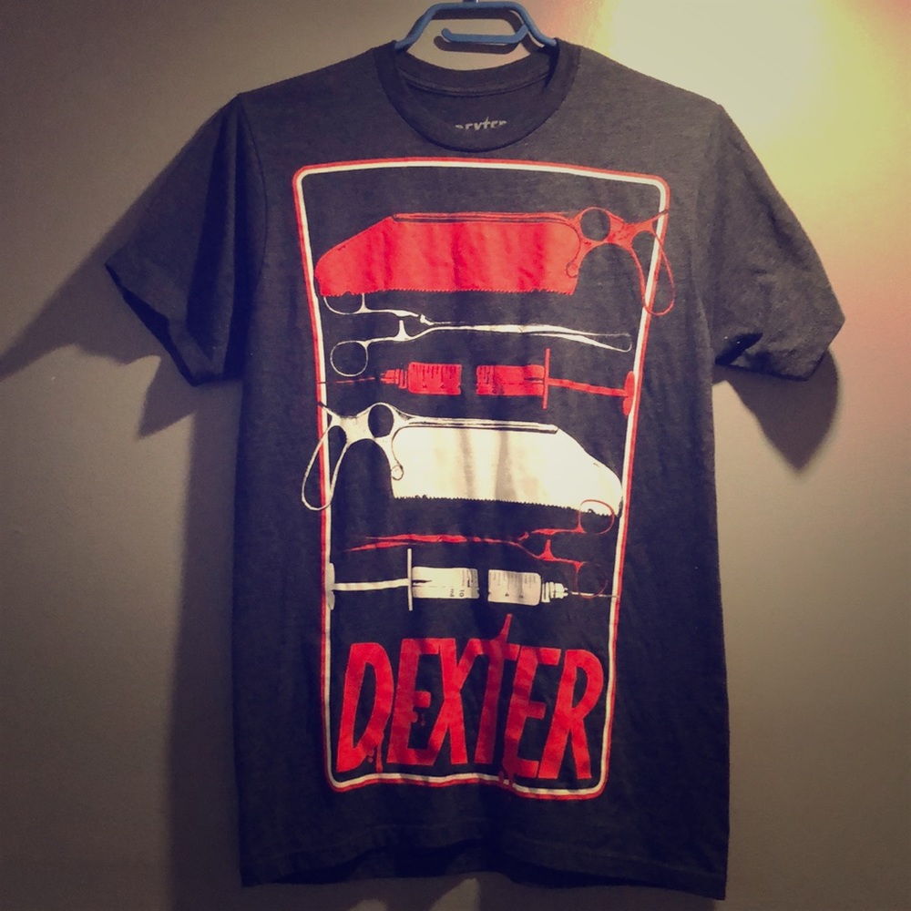 DEXTER Men’s small graphic tee